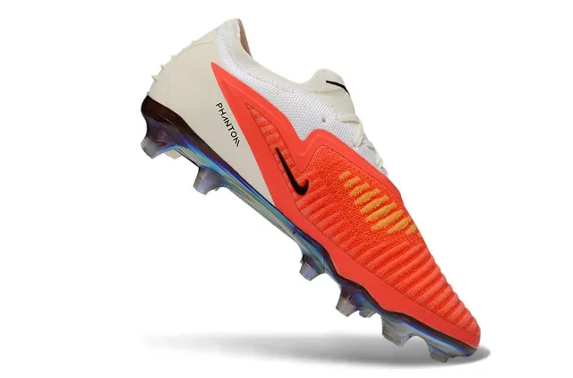 Nike أحذية كرة القدم بيضاء برتقالية منخفضة القطعة وجه علوي من الكروشيه مصنوعة اصطناعياً أمامية أرضية ثابتة 2