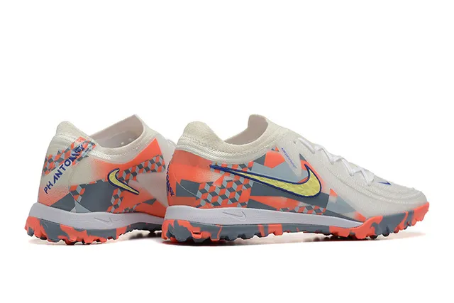 Nike Blanco Naranja Bajo Corte Parte Superior Sintética Patrón de Superposición Geométrica Zapatos de Fútbol Turf 2