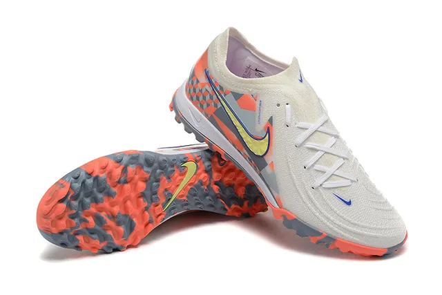 Nike Blanco Naranja Bajo Corte Parte Superior Sintética Patrón de Superposición Geométrica Zapatos de Fútbol Turf 6