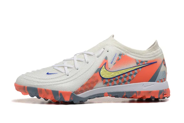 Nike Blanco Naranja Bajo Corte Parte Superior Sintética Patrón de Superposición Geométrica Zapatos de Fútbol Turf 10