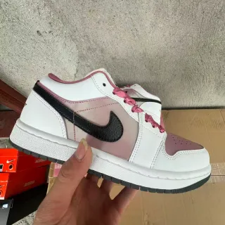 Nike White Pink Low-Top Padded Collar Lifestyle Sneakers