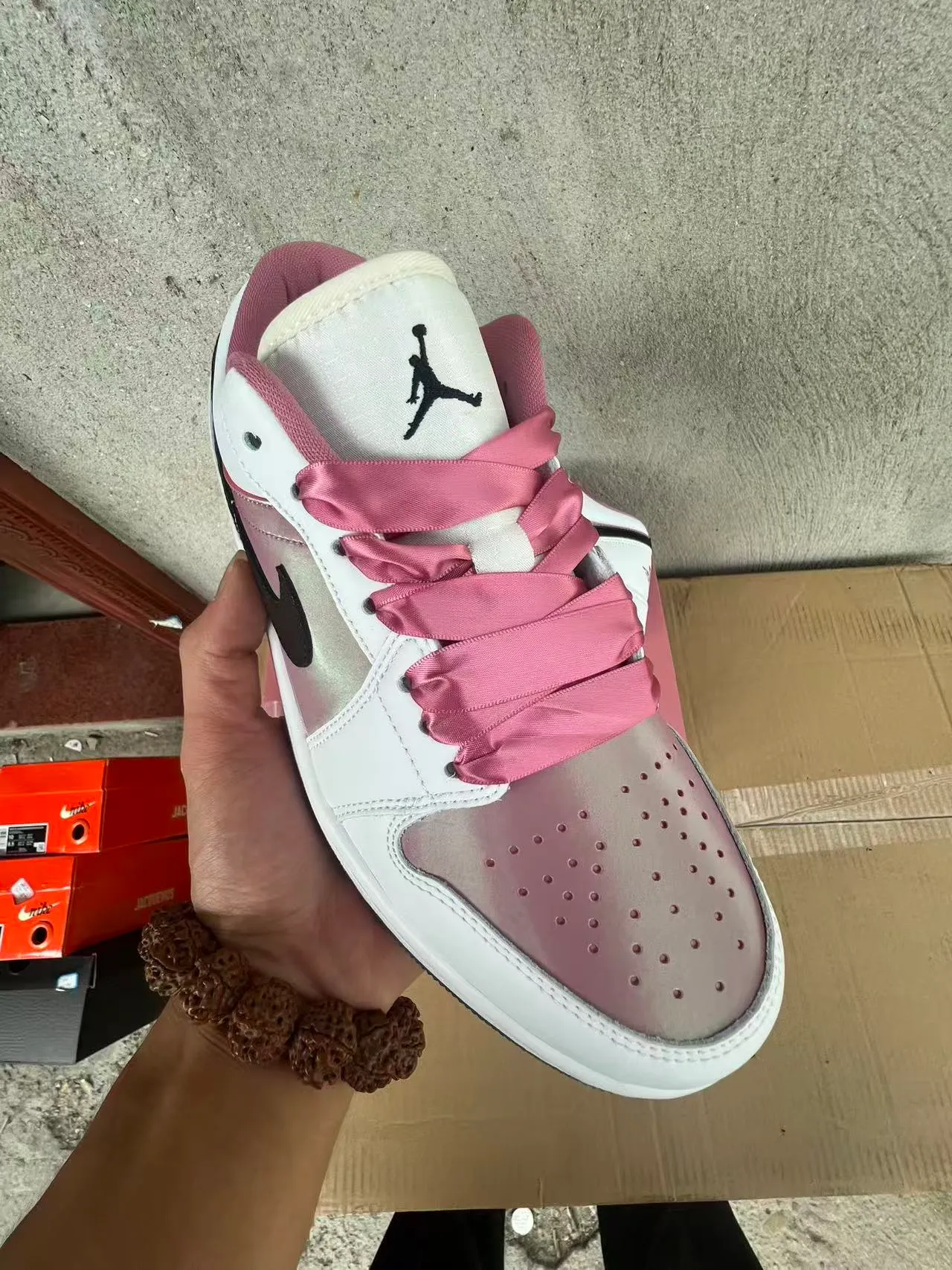 Nike White Pink Low-Top Padded Collar Lifestyle Sneakers 2