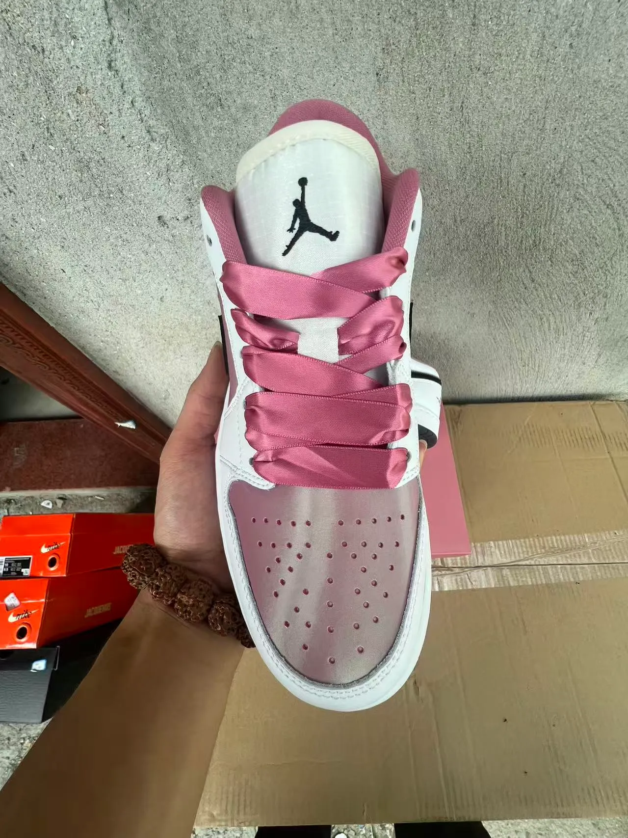 Nike White Pink Low-Top Padded Collar Lifestyle Sneakers 3
