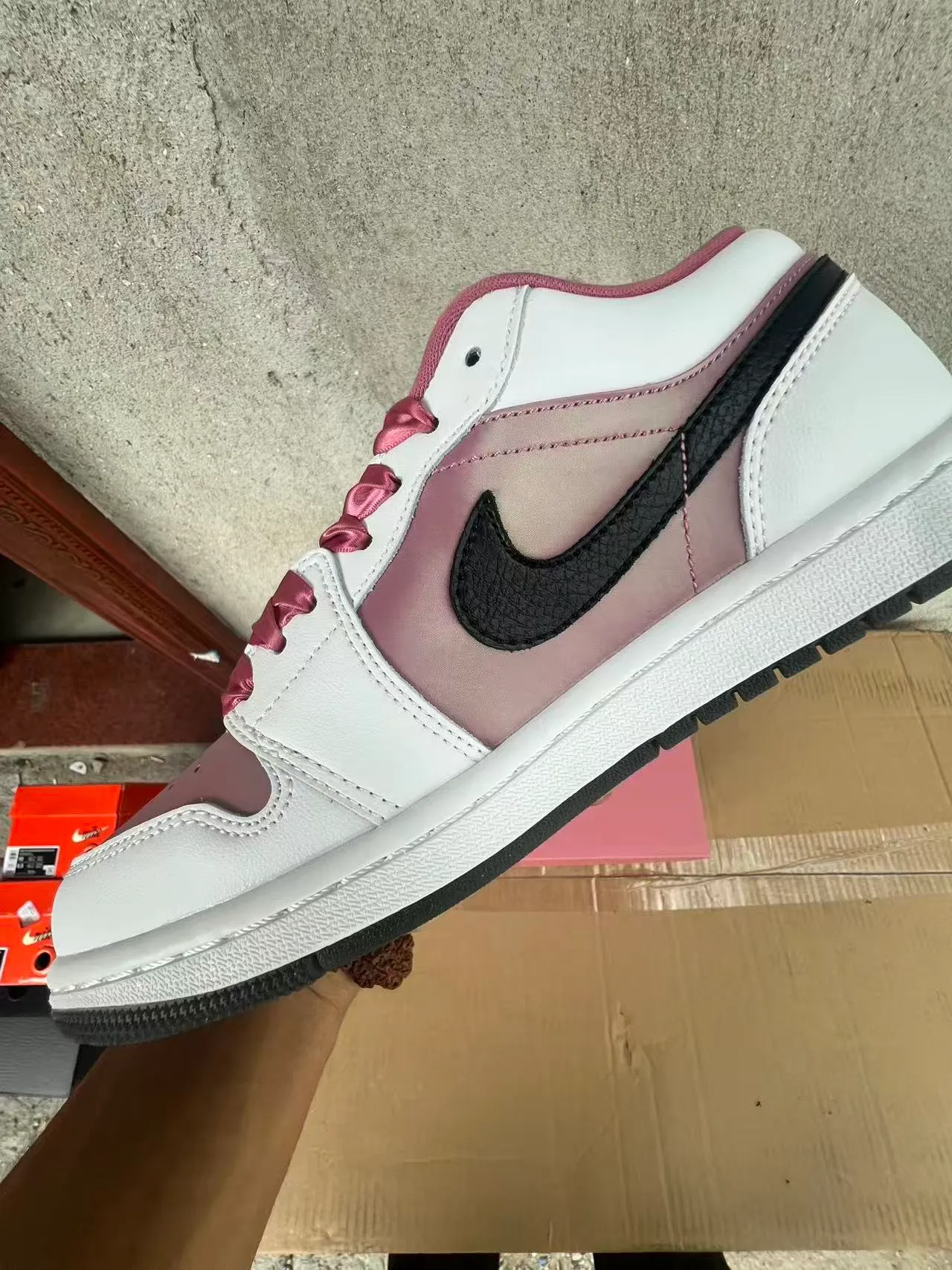Nike White Pink Low-Top Padded Collar Lifestyle Sneakers 5