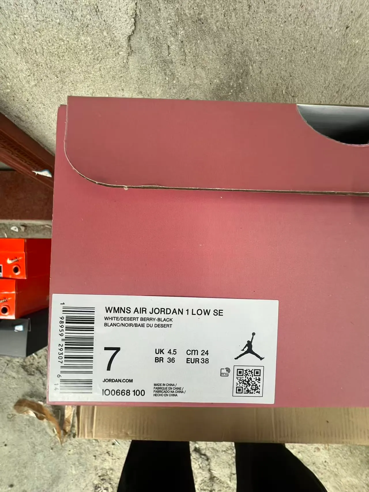 Nike White Pink Low-Top Padded Collar Lifestyle Sneakers 10
