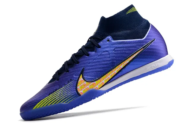 Nike chaussures de football indoor à col haut Flyknit en blanc et violet 17