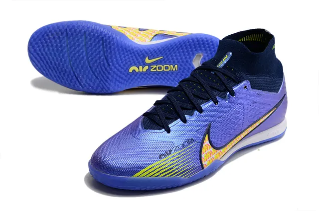 Nike chaussures de football indoor à col haut Flyknit en blanc et violet 19