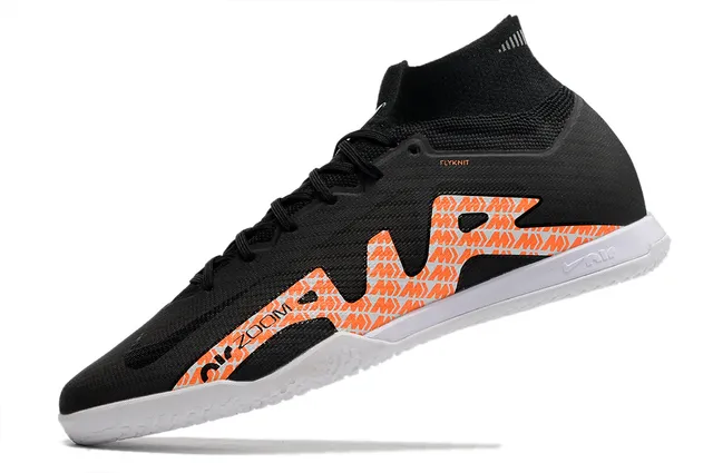 Nike chaussures de football indoor à col haut Flyknit en blanc et violet 23
