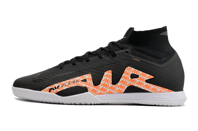 Nike chaussures de football indoor à col haut Flyknit en blanc et violet 24