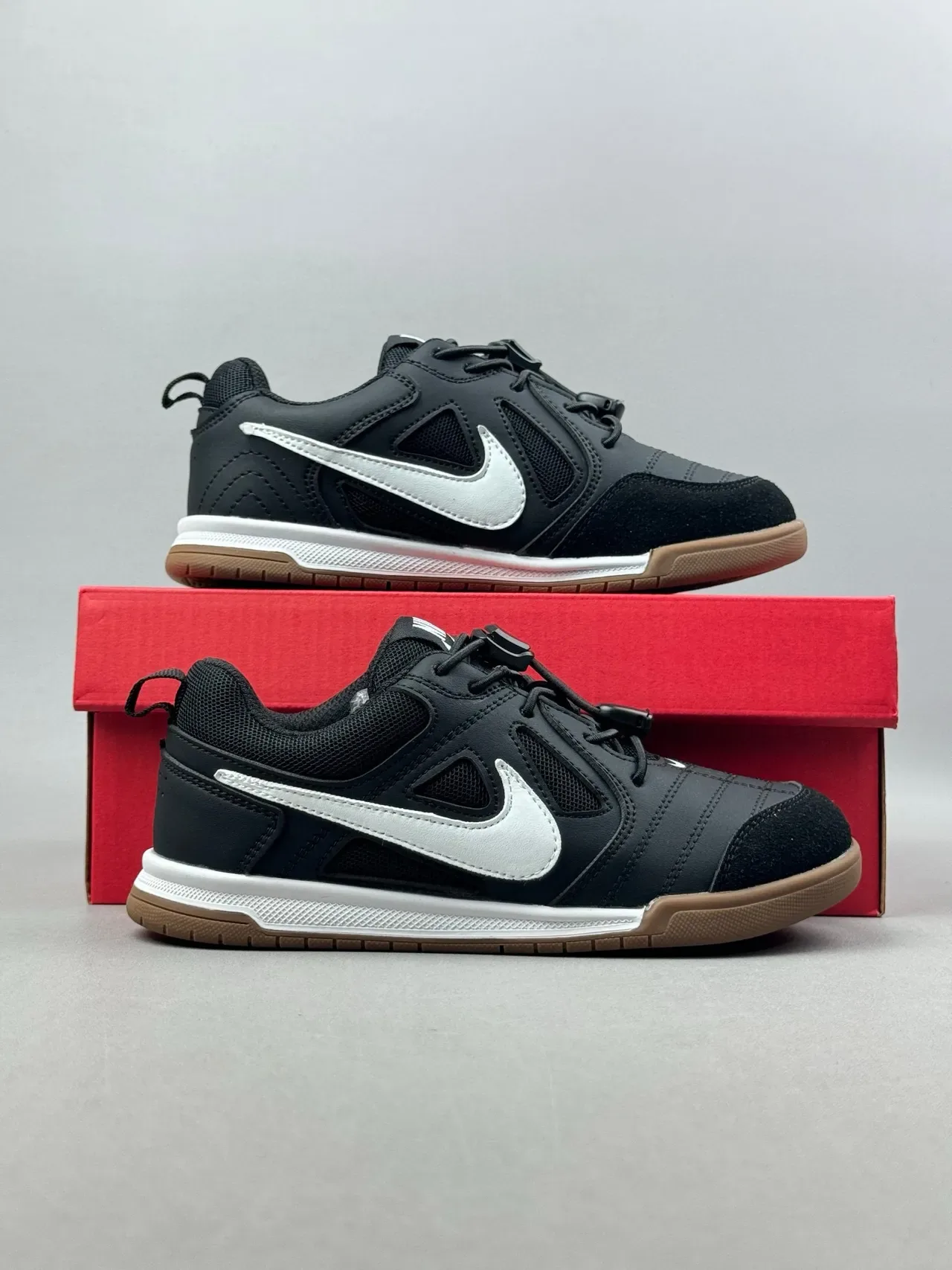 Nike White Red Low-Top Gum Sole Lifestyle Sneakers 5