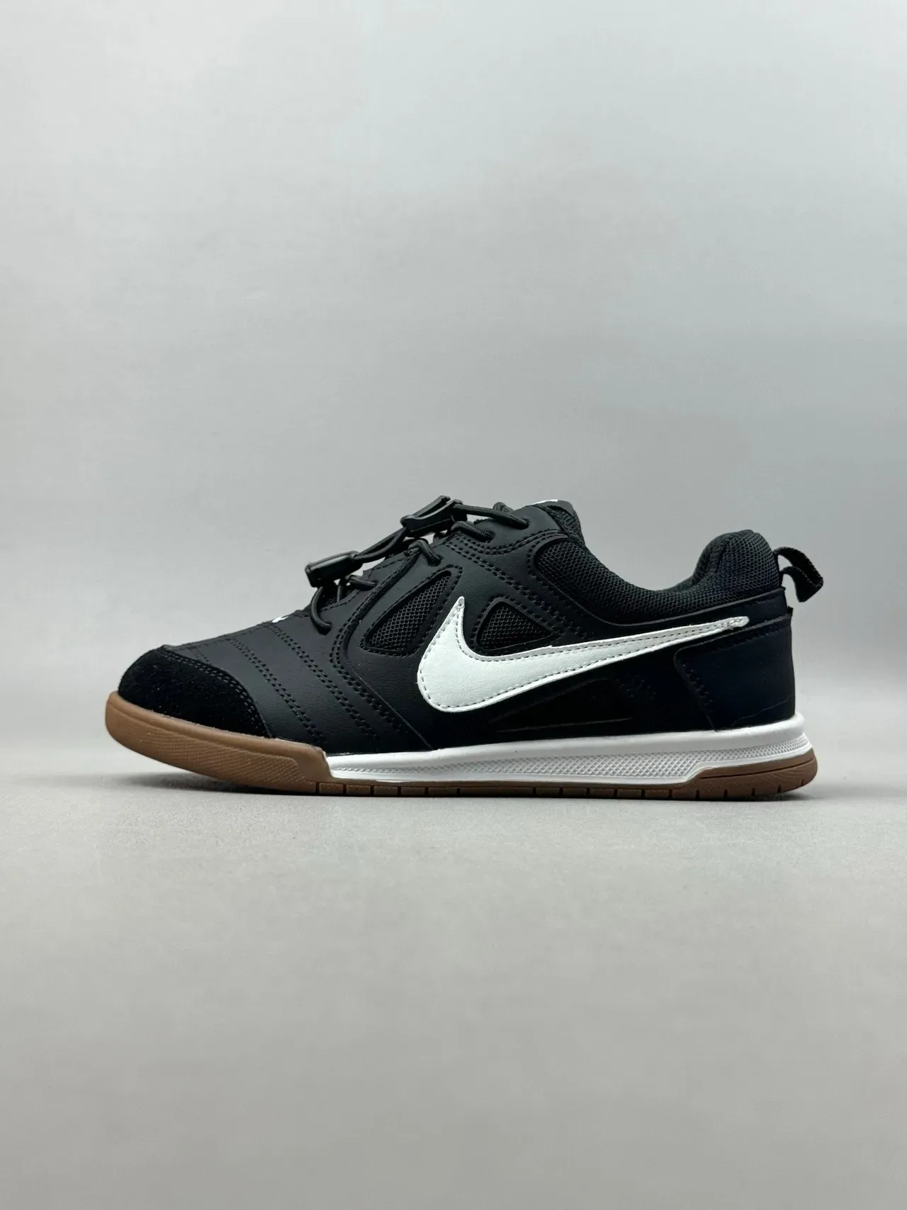 Nike White Red Low-Top Gum Sole Lifestyle Sneakers 8