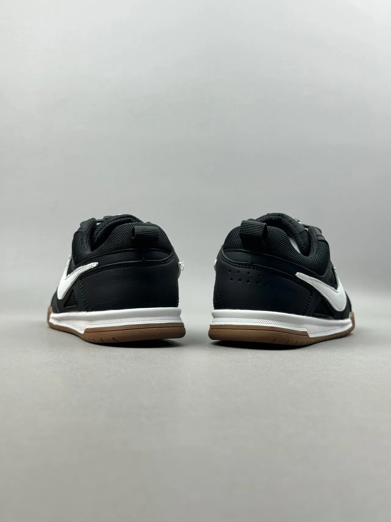 Nike White Red Low-Top Gum Sole Lifestyle Sneakers 10