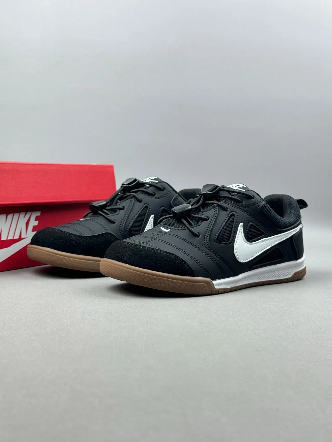 Nike White Red Low-Top Gum Sole Lifestyle Sneakers 11