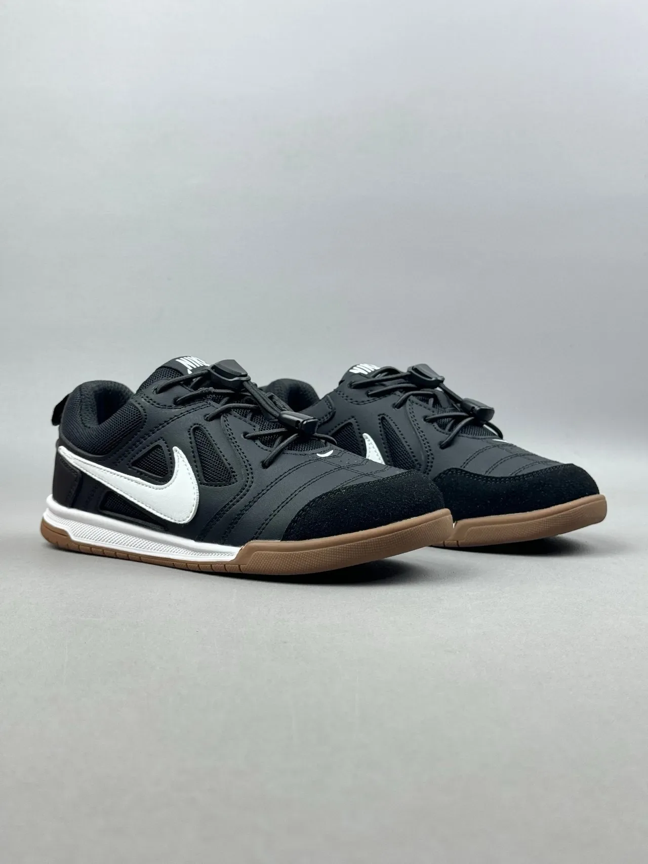 Nike White Red Low-Top Gum Sole Lifestyle Sneakers 14