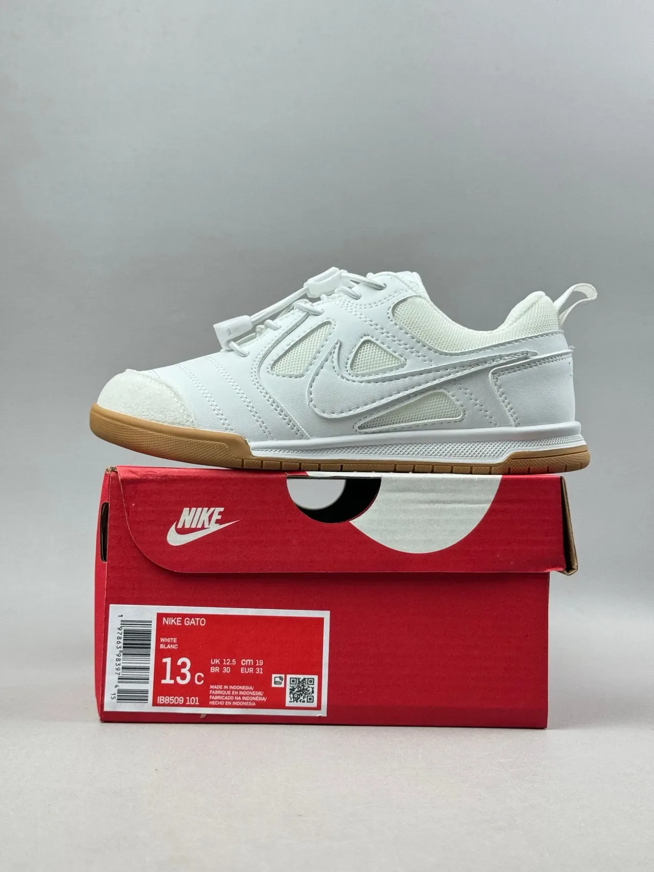 Nike White Red Low-Top Gum Sole Lifestyle Sneakers 15