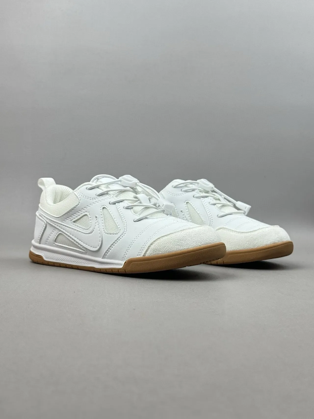 Nike White Red Low-Top Gum Sole Lifestyle Sneakers 16