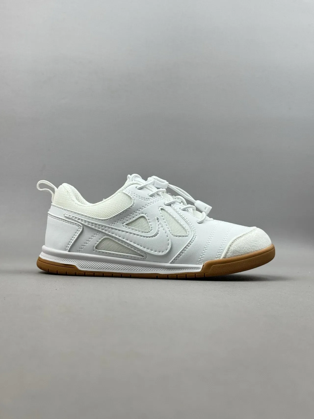 Nike White Red Low-Top Gum Sole Lifestyle Sneakers 20