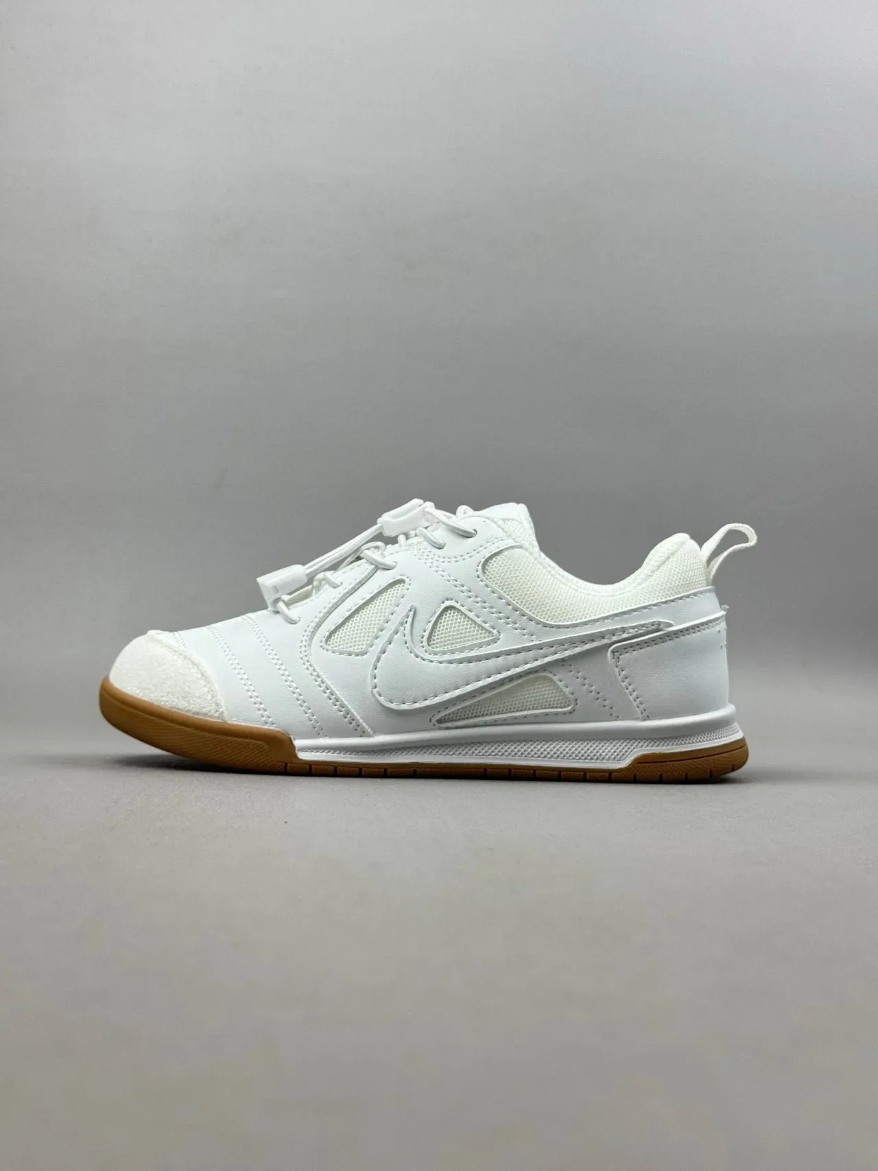 Nike White Red Low-Top Gum Sole Lifestyle Sneakers 21