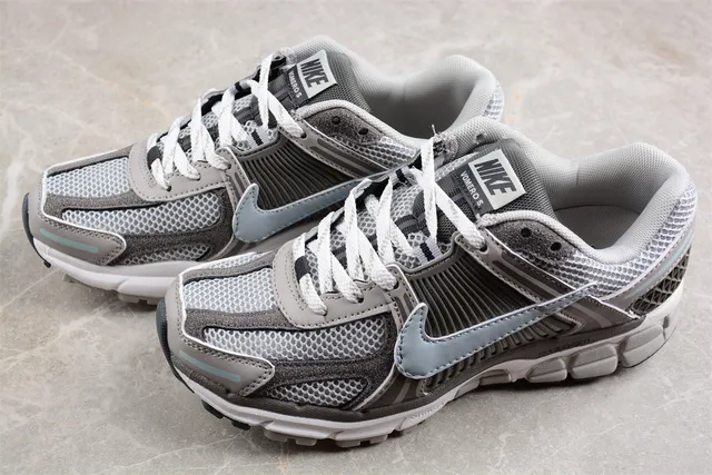 Nike Zoom 2K Gris Bleu Mailles et Synthétique Upper Cage Accent Léger Swoosh Chaussures de course 9
