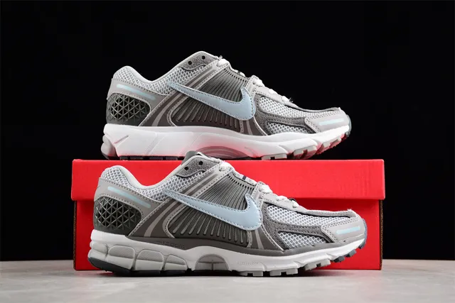 Nike Zoom 2K Gris Bleu Mailles et Synthétique Upper Cage Accent Léger Swoosh Chaussures de course 15