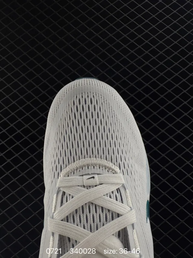 Nike ZoomX 米色和青绿工程网面跑鞋 3