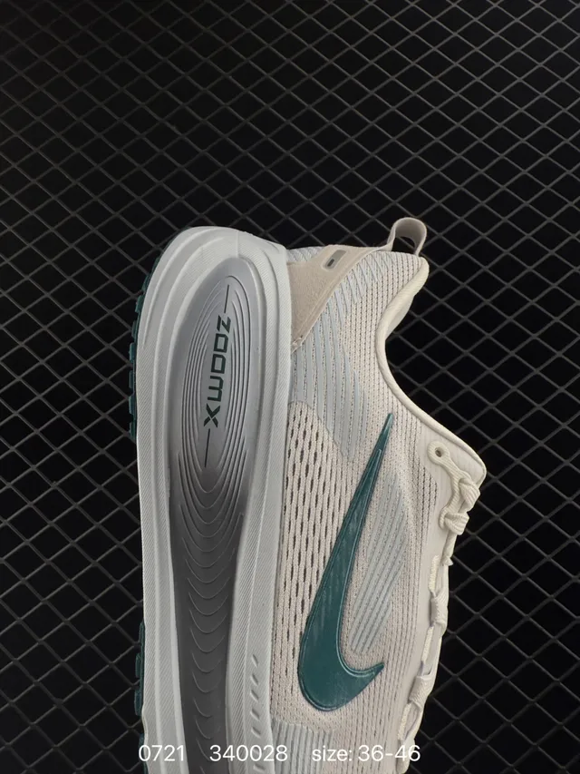 Nike ZoomX 米色和青绿工程网面跑鞋 5