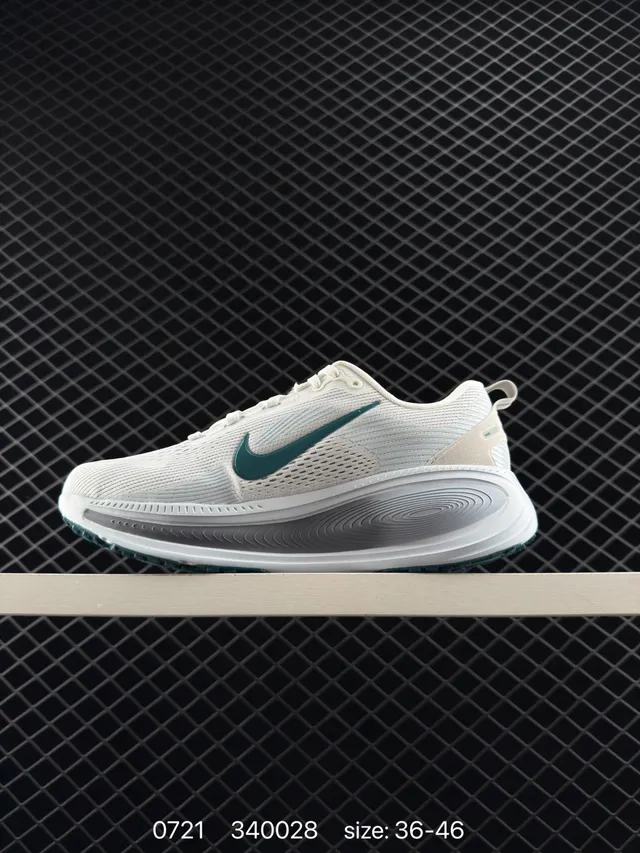 Nike ZoomX 米色和青绿工程网面跑鞋 7