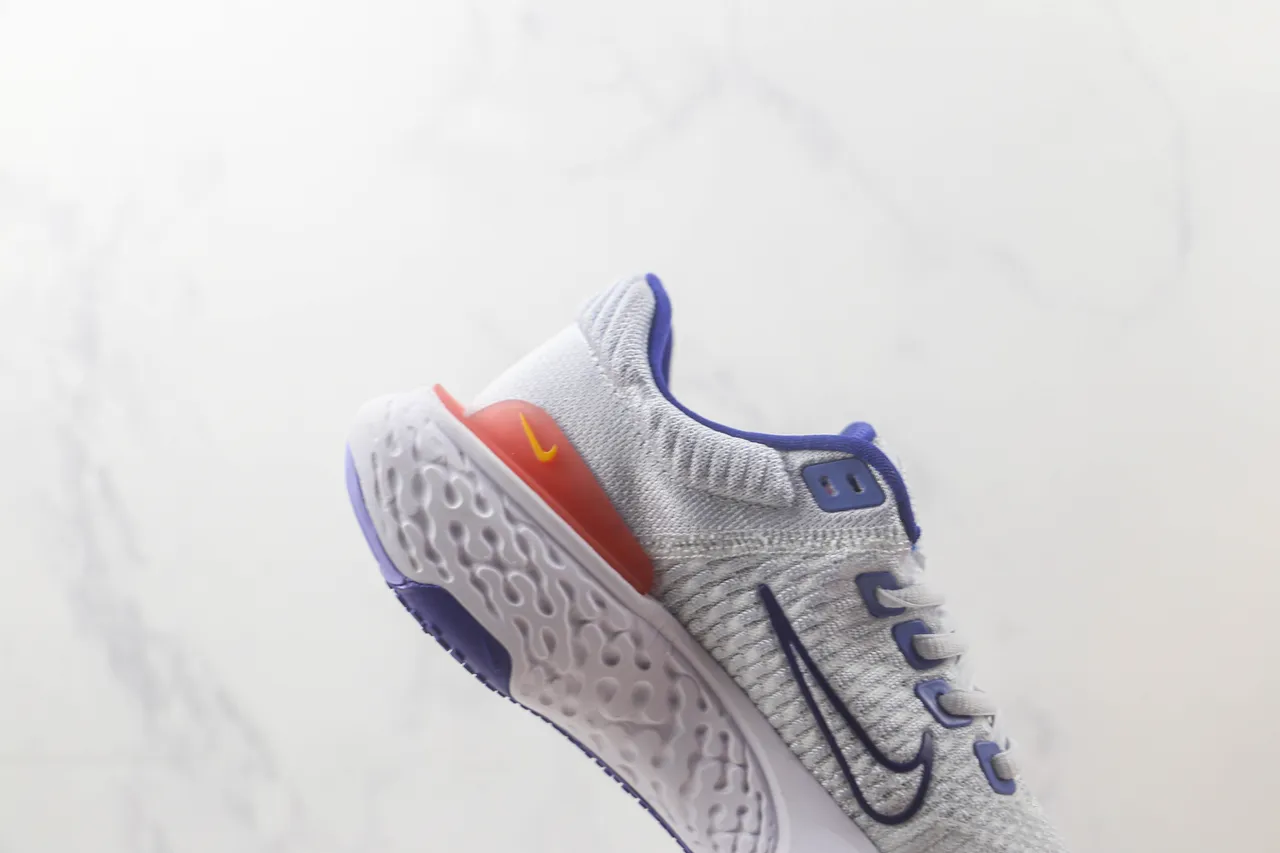 Nike ZoomX Invincible Run Tênis de corrida com upper de knit cinza azul, sola intermediária esculturada ondulada 5