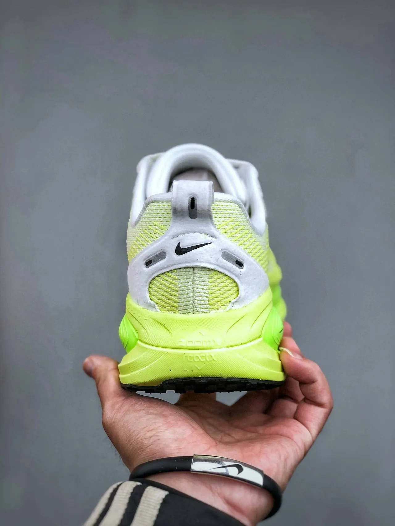 Nike ZoomX Invincible Run White Green Engineered Mesh Upper Full-Length Midsole Running Shoes 5