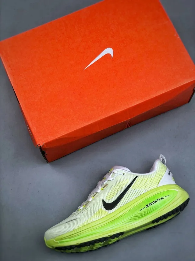 Nike ZoomX Invincible Run White Green Engineered Mesh Upper Full-Length Midsole Running Shoes 6