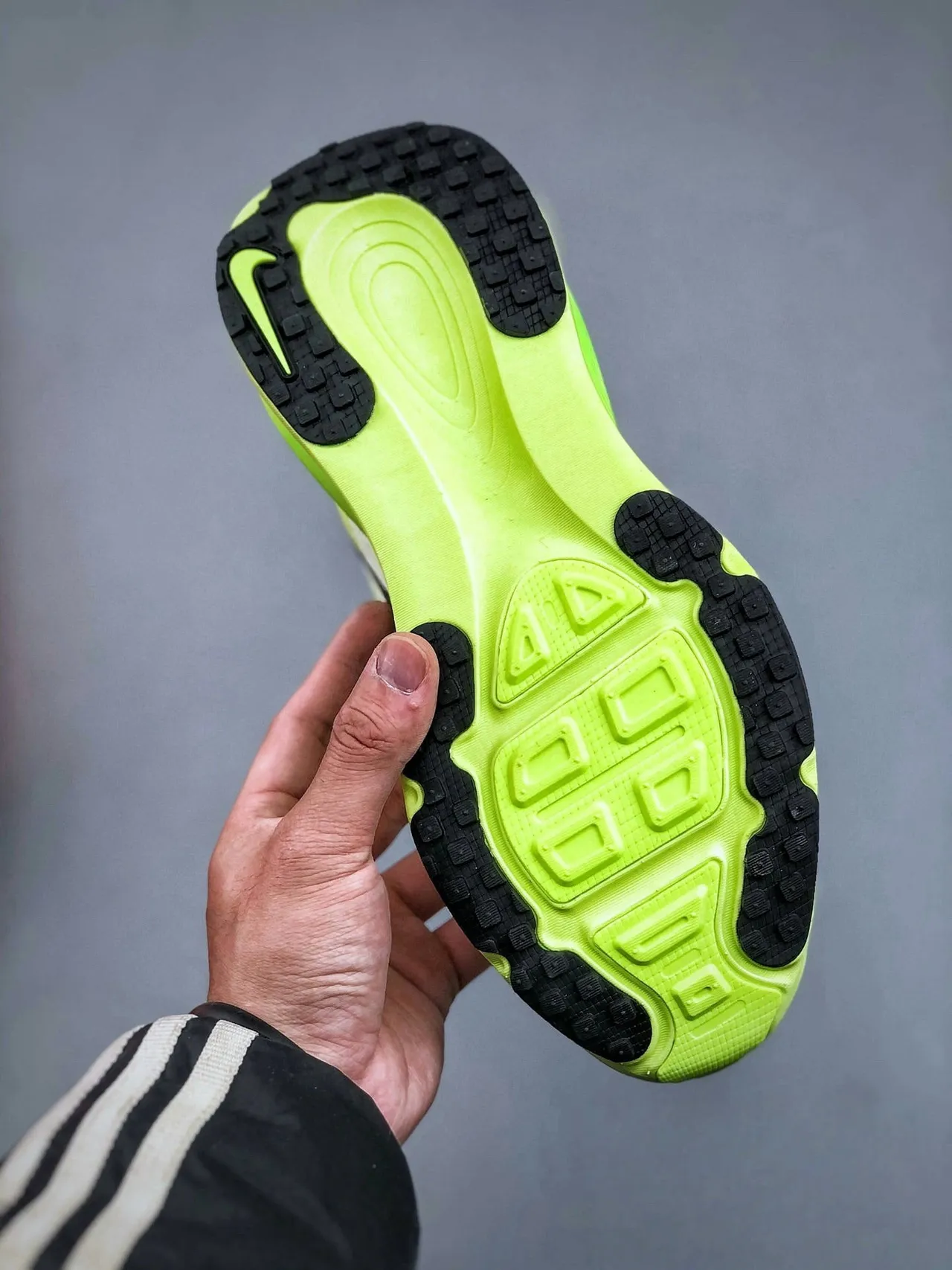 Nike ZoomX Invincible Run White Green Engineered Mesh Upper Full-Length Midsole Running Shoes 8