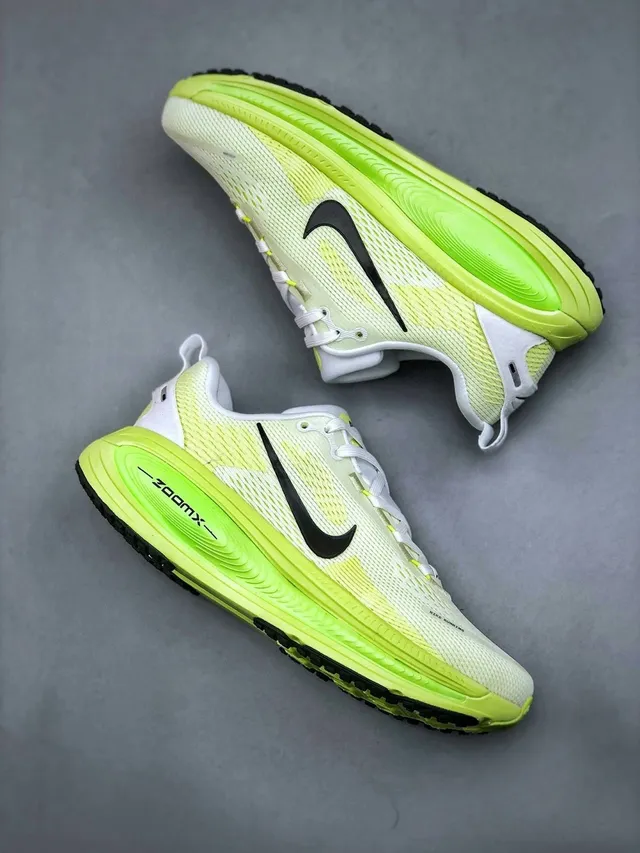 Nike ZoomX Invincible Run White Green Engineered Mesh Upper Full-Length Midsole Running Shoes 9