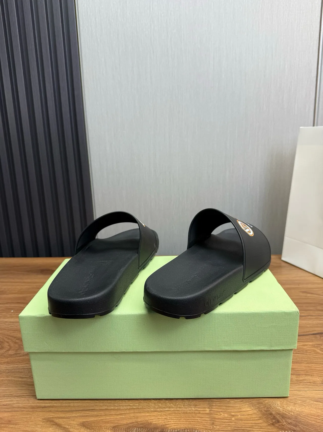 Off-White Anchor Logo Slides Noires 5
