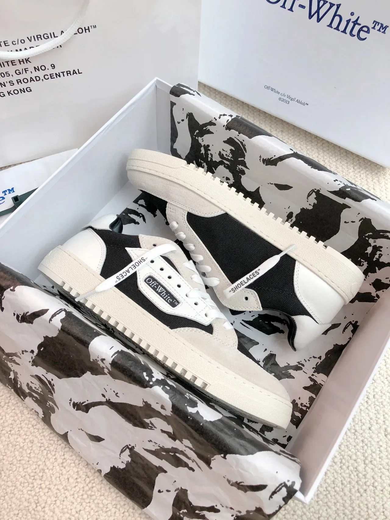 Off-White Noir Beige Baskets Lifestyle Basses Hybrides en Textile-Suede 2