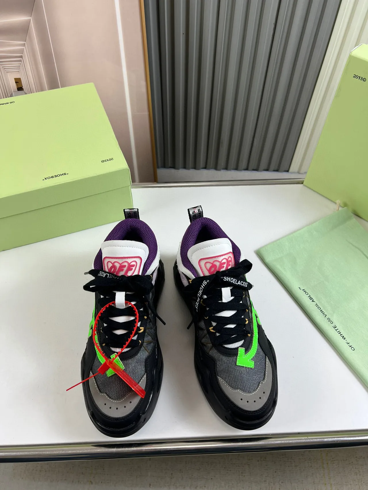 Off-White Noir Vert Semelle Industrielle Flèche Motif Sneakers Chunky 9