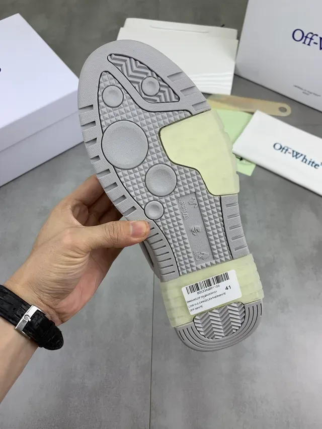 Off-White حذاء رياضي رمادي حزام صناعي إصبع مثقوب نمط حياة 2