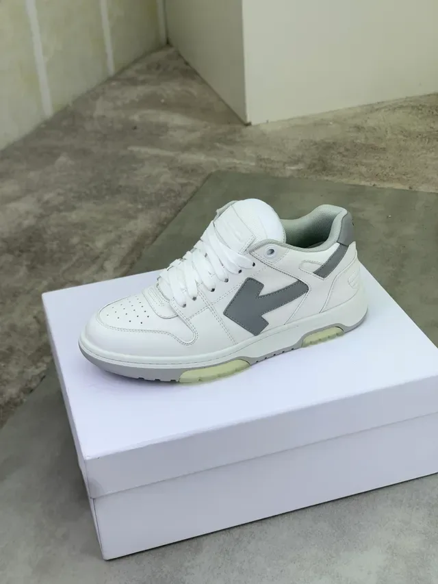Off-White حذاء رياضي رمادي حزام صناعي إصبع مثقوب نمط حياة 4