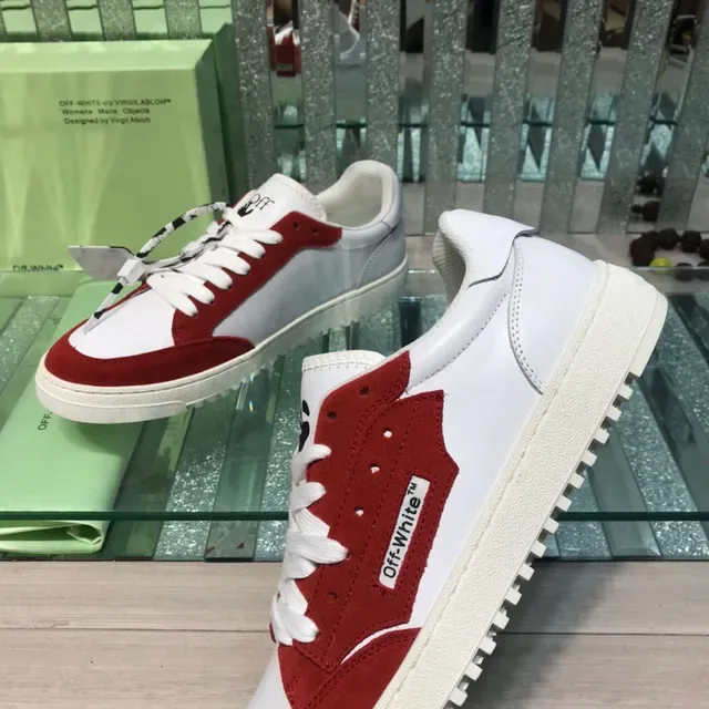 Off-White Sneakers Lifestyle Rouges Low-Top en suède et cuir à panneaux 5