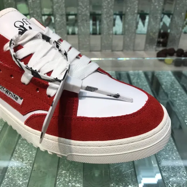Off-White Sneakers Lifestyle Rouges Low-Top en suède et cuir à panneaux 6