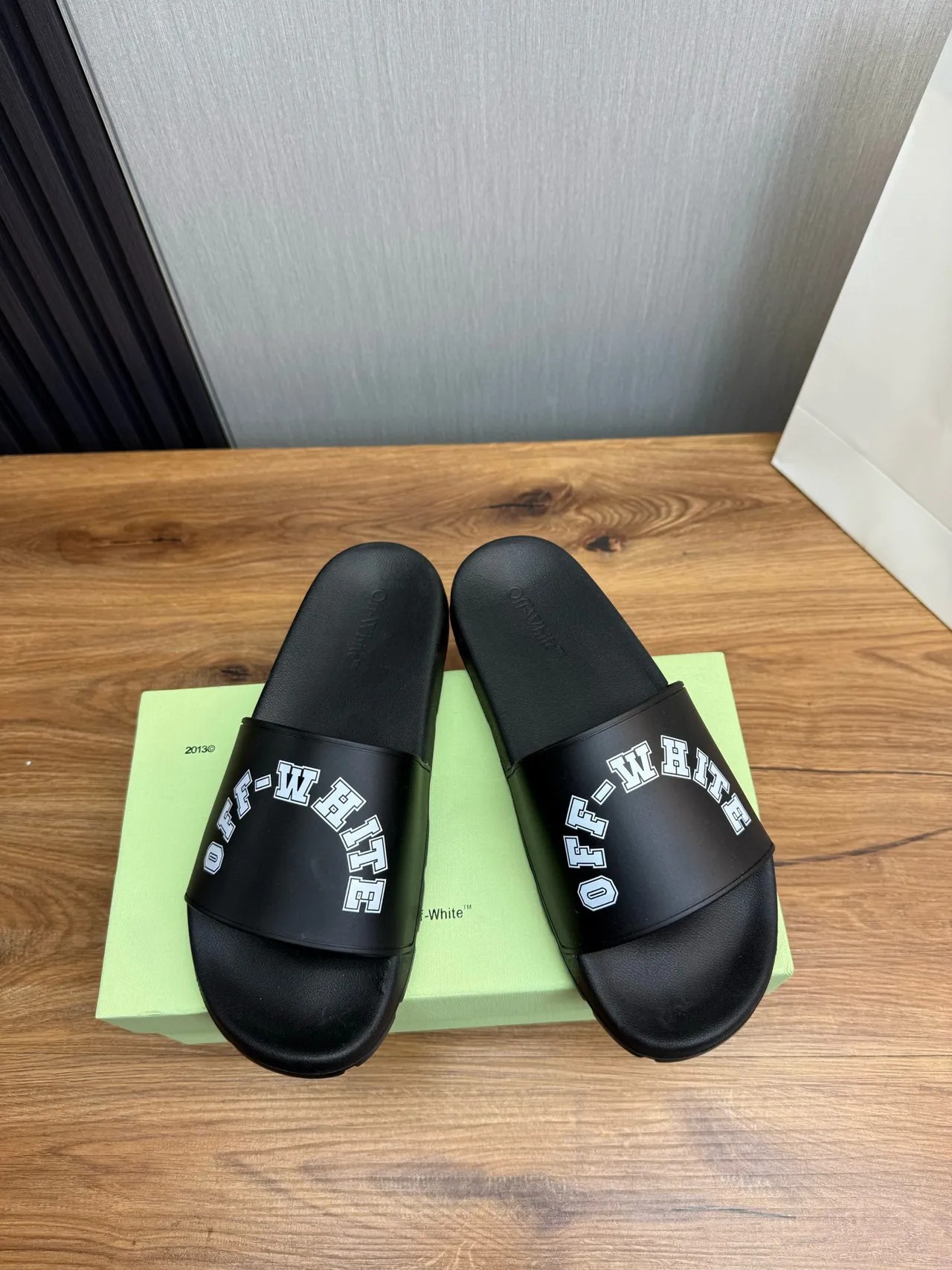 Off-White Slide Noir Construction Caoutchouc Moulé Sangle Unique Large Chaussons 2