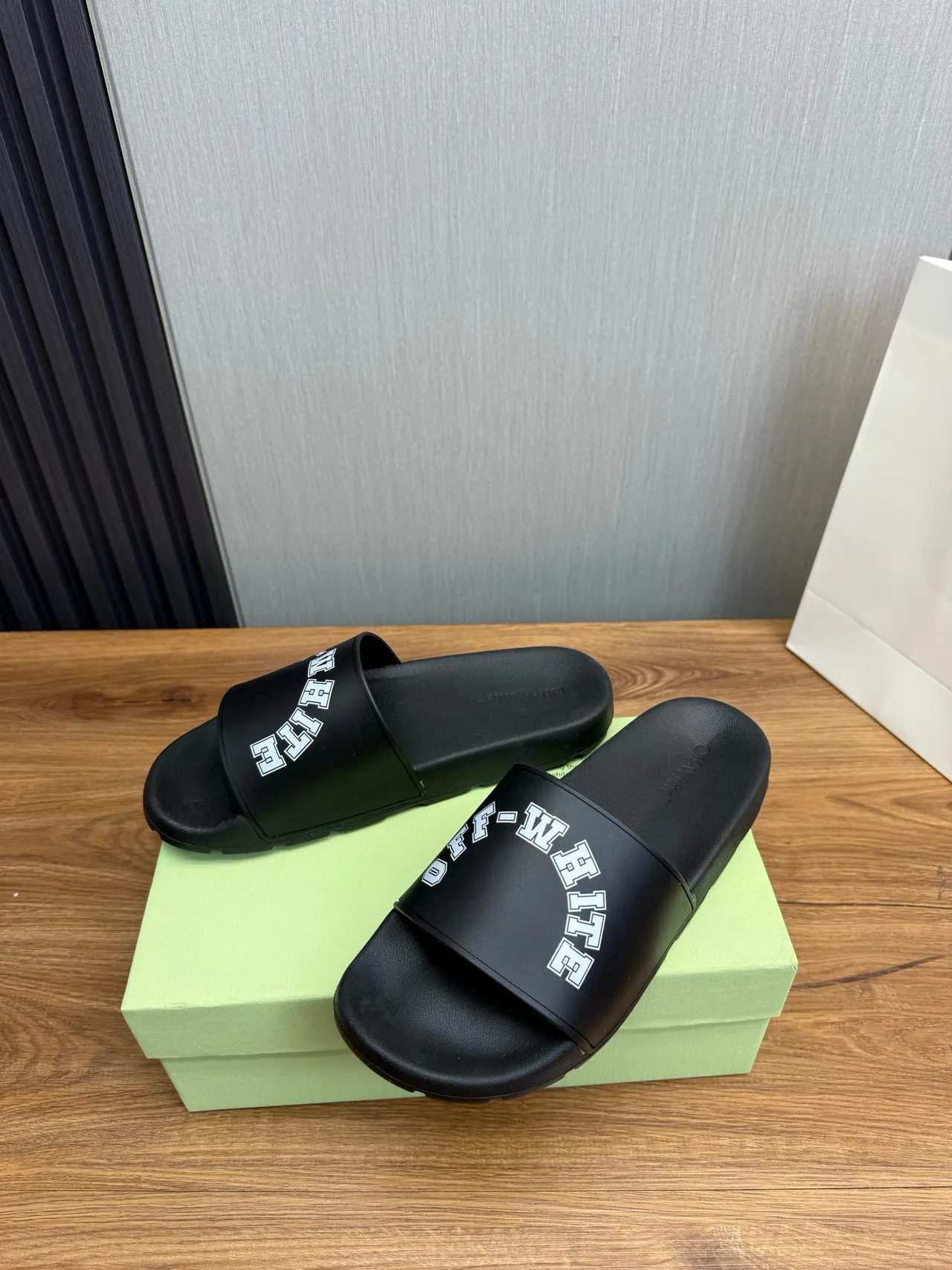 Off-White Slide Noir Construction Caoutchouc Moulé Sangle Unique Large Chaussons 3