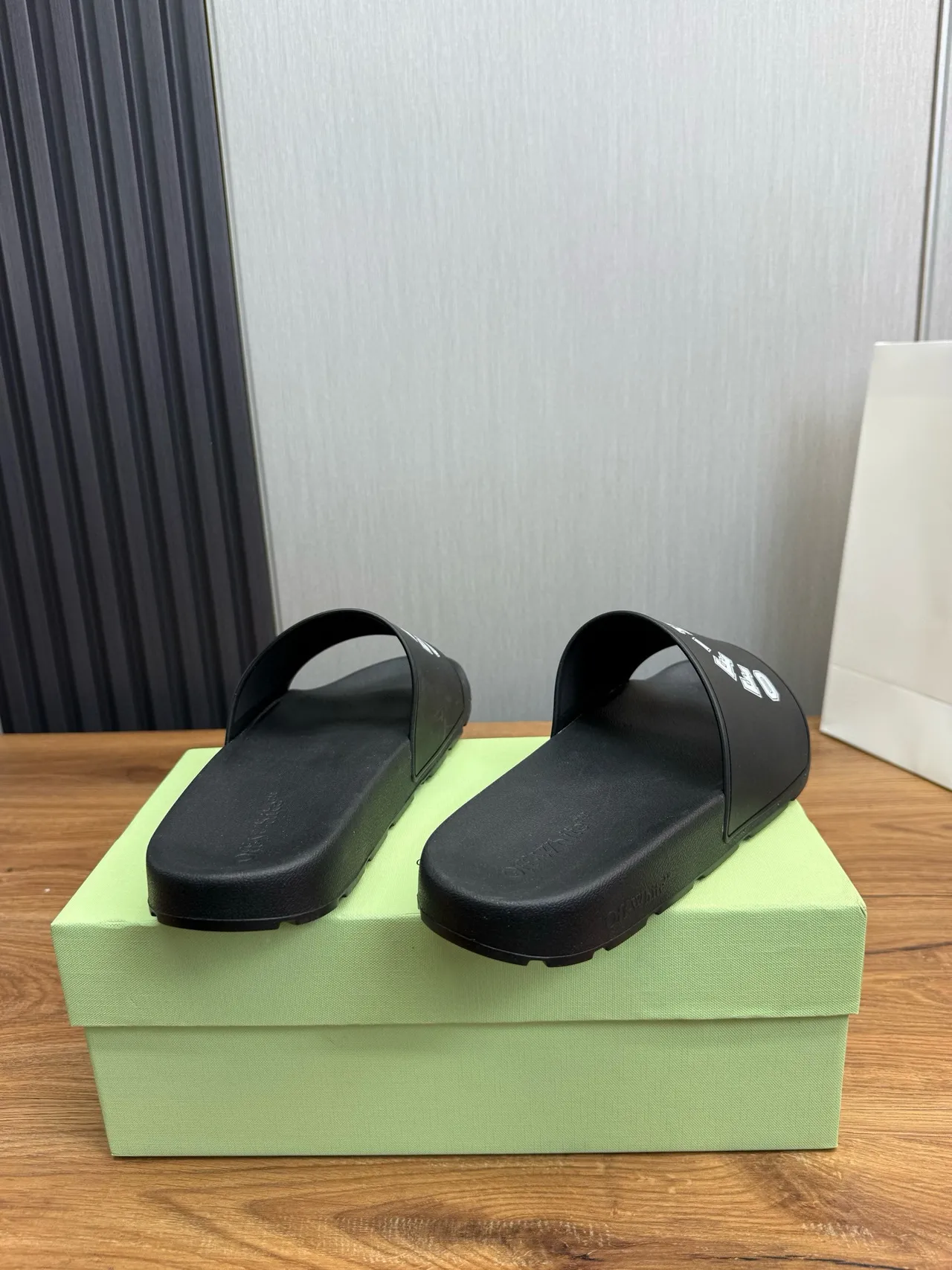 Off-White Slide Noir Construction Caoutchouc Moulé Sangle Unique Large Chaussons 4