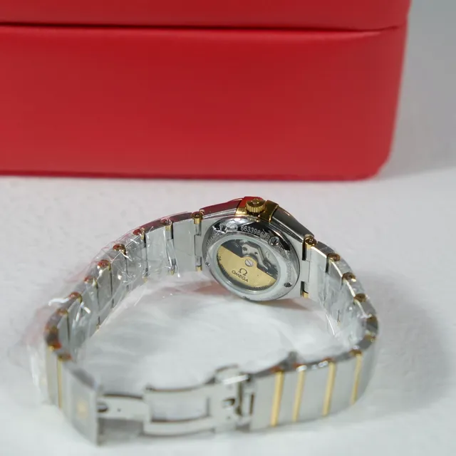 Omega Constellation Lunette Diamantée Cadran Noir Montre Mécanique 3
