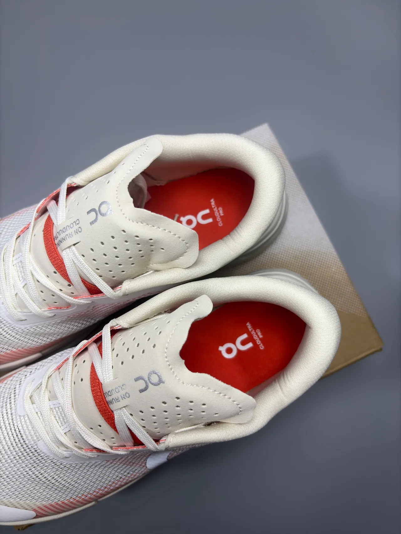 On Chaussures de course Beige Rouge Tige en mesh ingénierie Sculpté Canaux creux Semelle intermédiaire 7