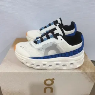 On Cloudmonster Off-White et Black sneakers lifestyle 13