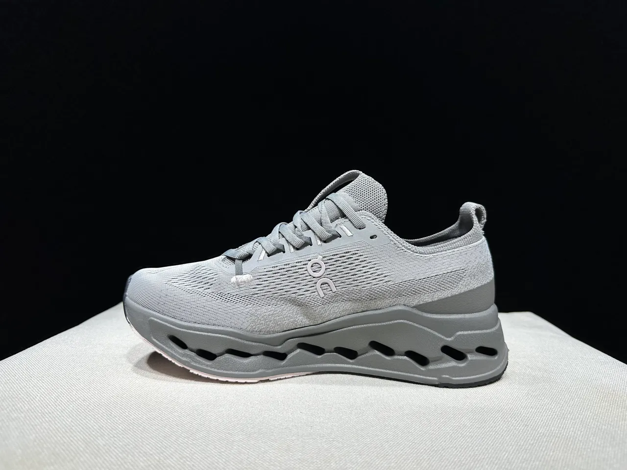 On Gray Black Engineered Knit Upper Open Hexagonal CloudTec Pods Running Shoes 7