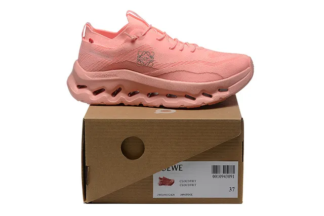 Chaussures de running avec upper en maille rose CloudTec Pod midsole 2