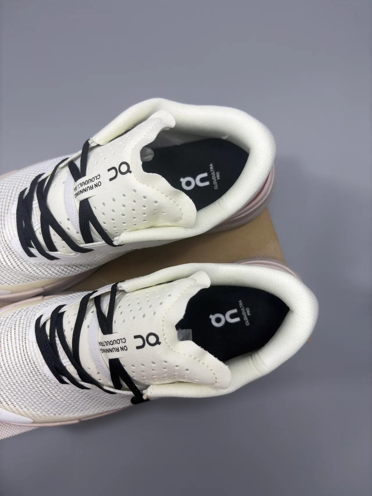 On White Beige Engineered Mesh Upper Open-Cell Helion Midsole Running Shoes 7