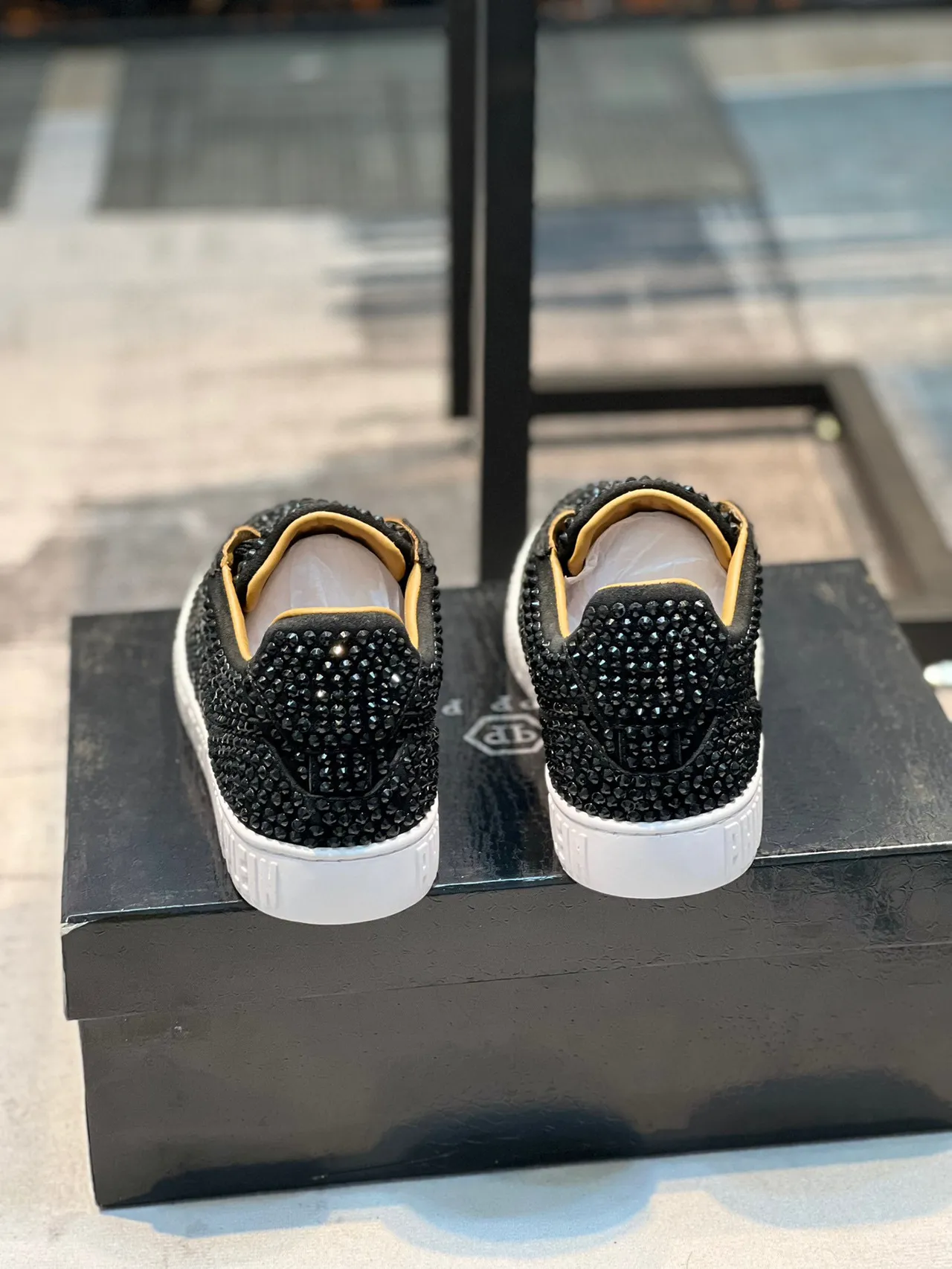Philipp Plein Noir/Beige Orné de Cristaux Low-Top Lifestyle Sneakers 2