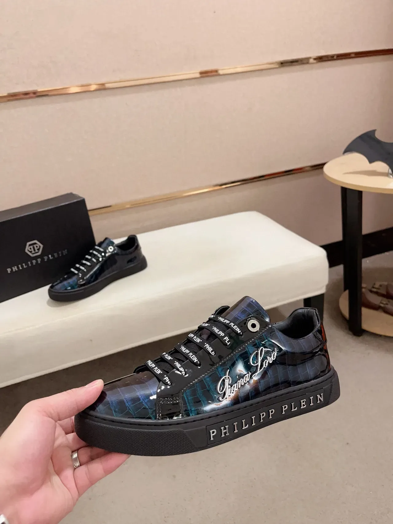 Philipp Plein Preto Azul brilhante como patentado com textura de crocodilo embossado sneakers lifestyle 3